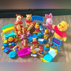 Old Winnie the Pooh toys